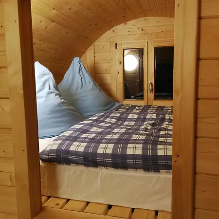 אתר קמפינג Peenehof Koeppen - Schlaffaesser Hannah Oder Jette