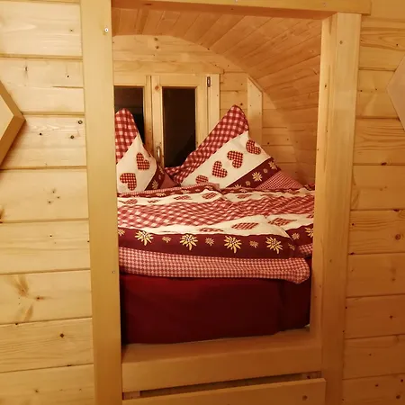 Peenehof Koeppen - Schlaffaesser Hannah Oder Jette Camping Jordenstorf