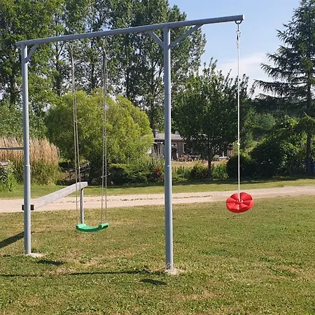 Peenehof Koeppen - Schlaffaesser Hannah Oder Jette Campsite *