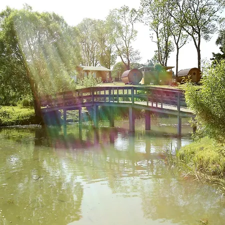 Peenehof Koeppen - Schlaffaesser Hannah Oder Jette אתר קמפינג